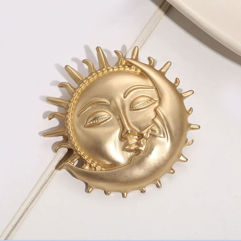 Sun Moon Brooch - PEACHY ACCESSORIES