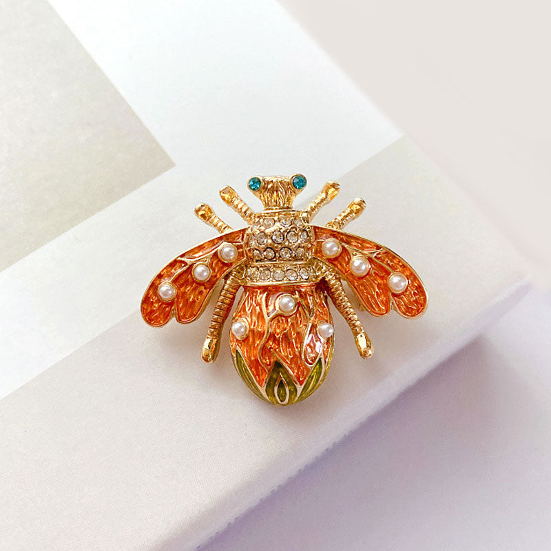 Bee Brooch - 1 Piece