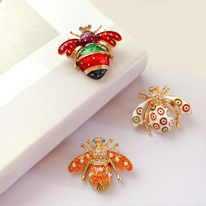 Bee Brooch - 1 Piece