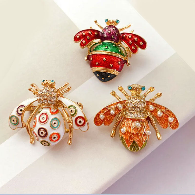 Bee Brooch - 1 Piece